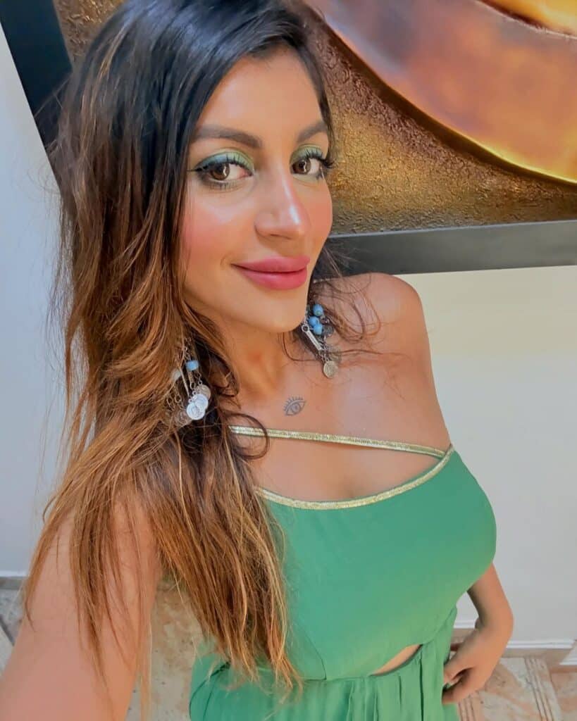 yashikaaannand_in_green (1)