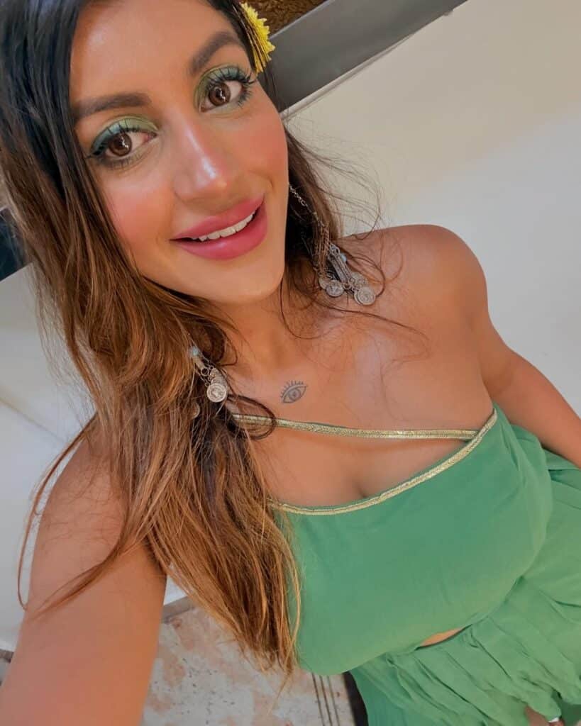 yashikaaannand_in_green (3)