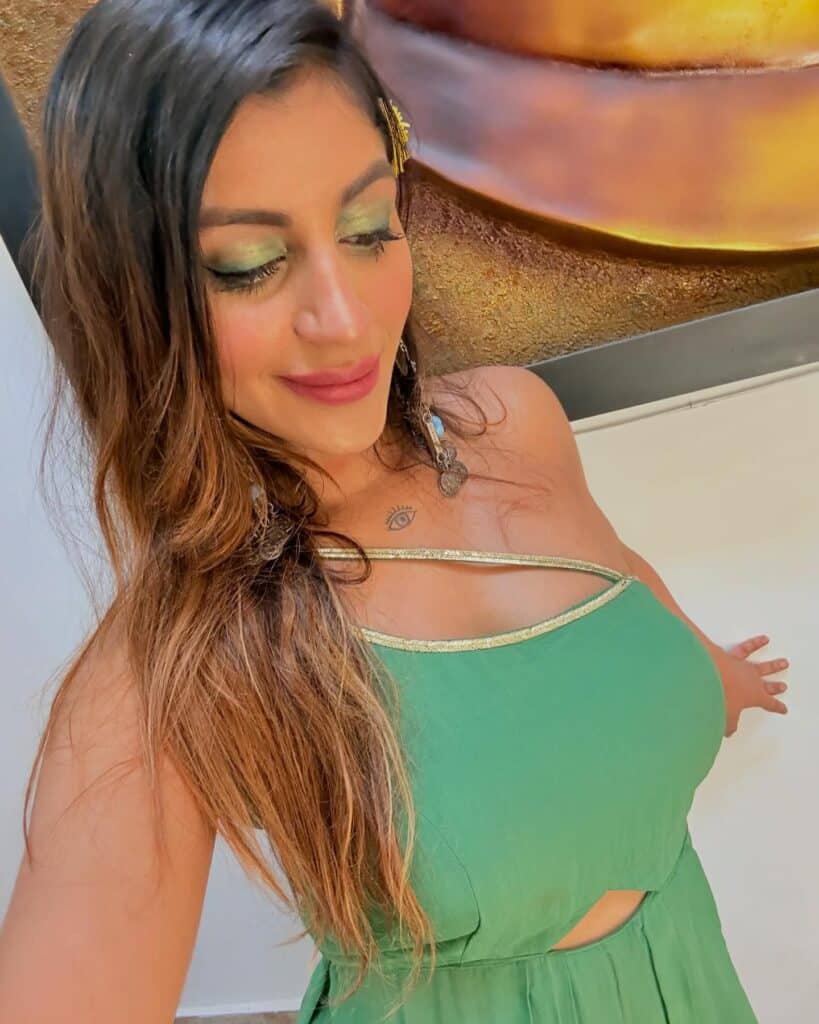 yashikaaannand_in_green (5)